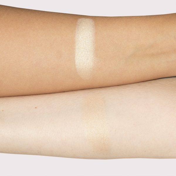 Mary-Lou Manizer® Powder Highlighter Travel-Size - Image 4